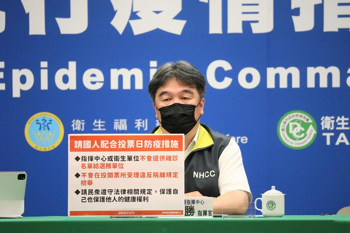 指揮中心指揮官王必勝今在疫情記者會上說明11/26投票日防疫措施。 圖：中央流行疫情指揮中心/提供