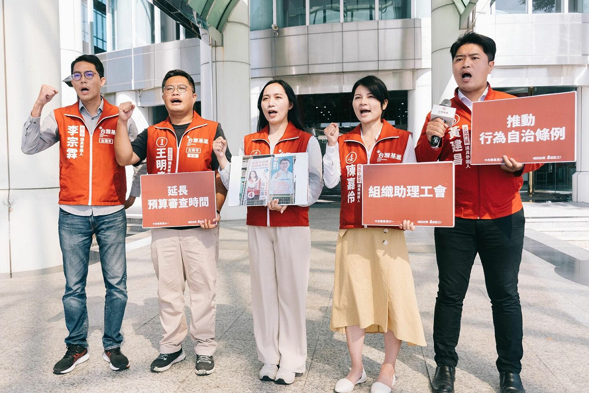 台灣基進台南黨部今(11)日舉行「台灣基進發起史上首度議會改革戰爭」記者會，向台南市議會的「米蟲議員」們宣戰。 圖:台灣基進台南黨部提供