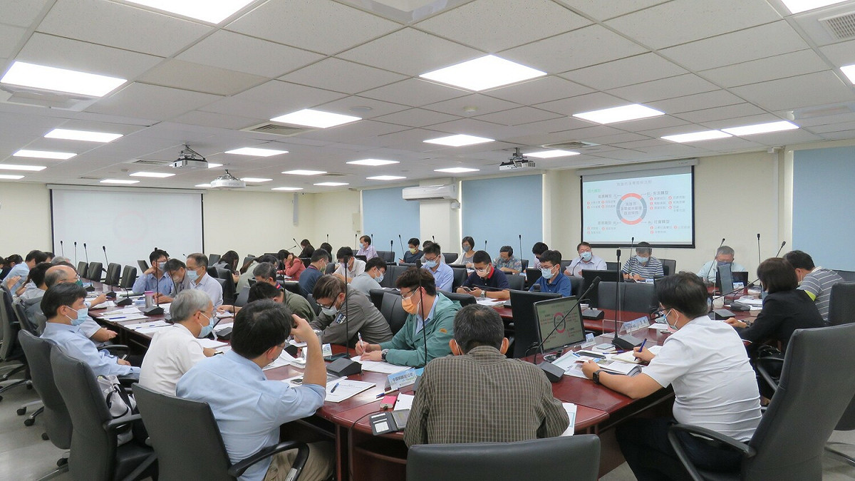 專家學者及公民團體共同參與討論。 圖：高雄市環保局提供