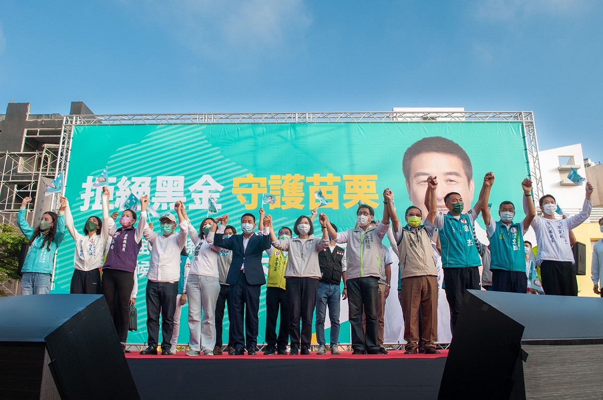 這次苑裡造勢大會，除蔡英文蒞臨外，副總統賴清德、前立法院長蘇嘉全、立委邱議瑩、林靜儀、羅致政、何欣純等也都到現場為徐定禎站台。 圖：徐定禎競辦提供