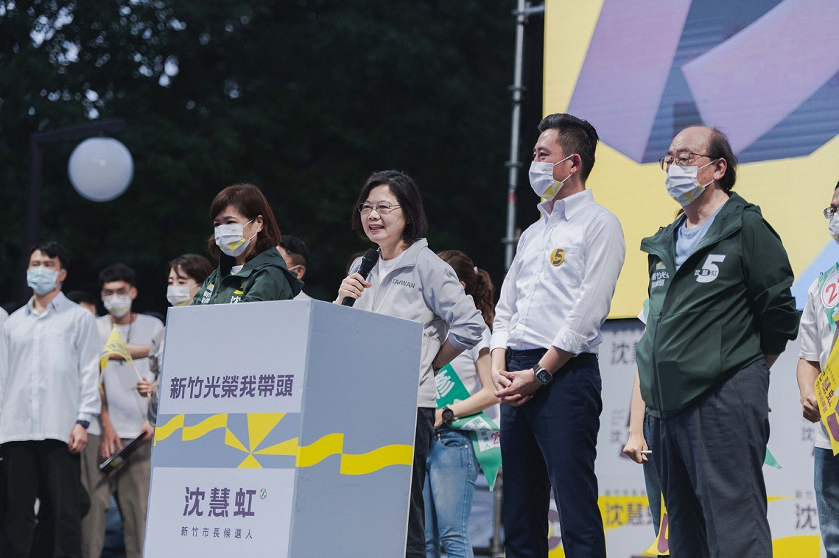 蔡英文說，新竹需要一位用心付出的市長，過去沈慧虹給林智堅最大支持，為新竹帶來改變，現在換大家給沈慧虹最大的支持，讓新竹繼續變得更好。 圖：沈慧虹競辦提供