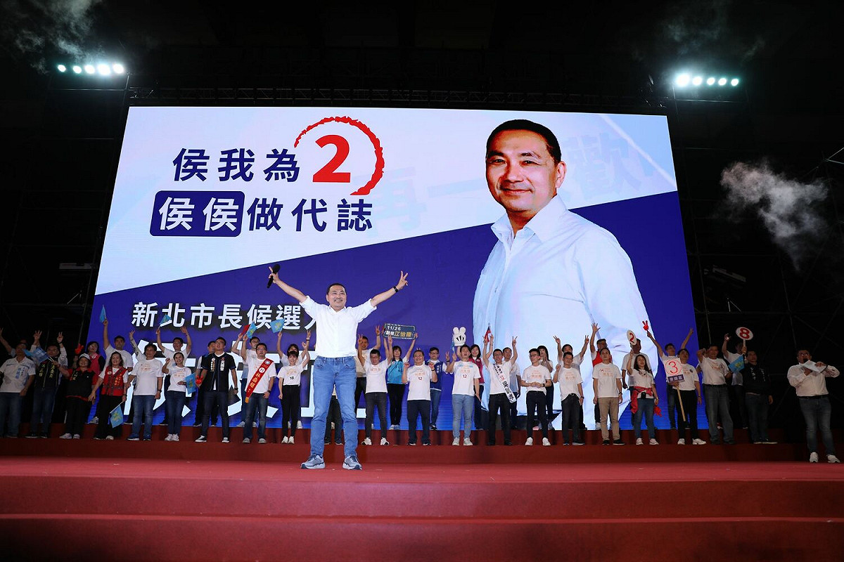 「再一次歡呼，六六大勝！」國民黨六都聯合造勢大會昨(12)日於板橋第一運動場前廣場盛大舉行。 圖：侯選辦提供