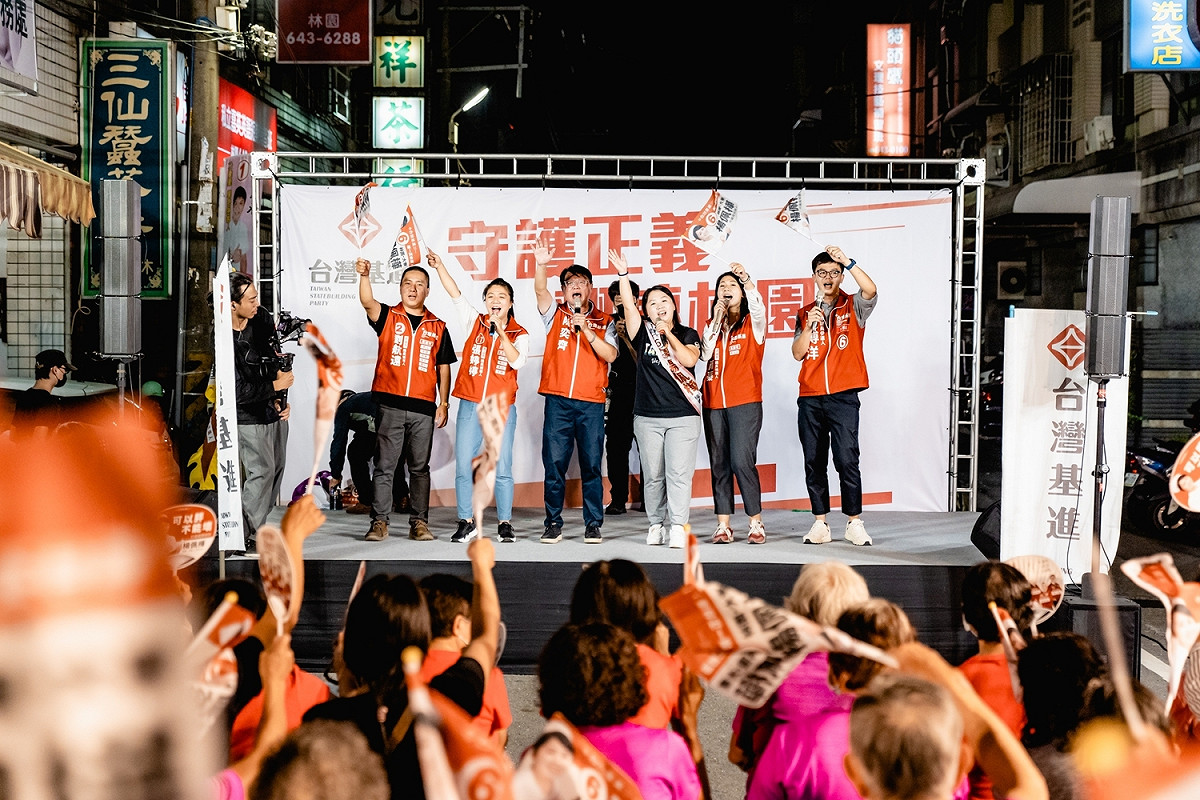 基進伙伴齊來力挺楊佩樺。 圖：楊佩樺競總提供