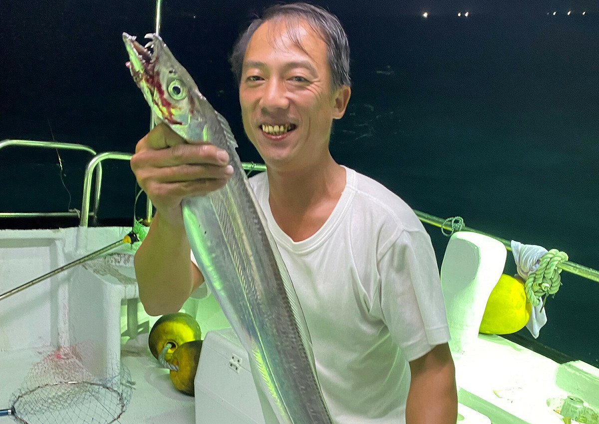 一支釣捕獲的肥美白帶魚。 圖：新北市漁業處提供