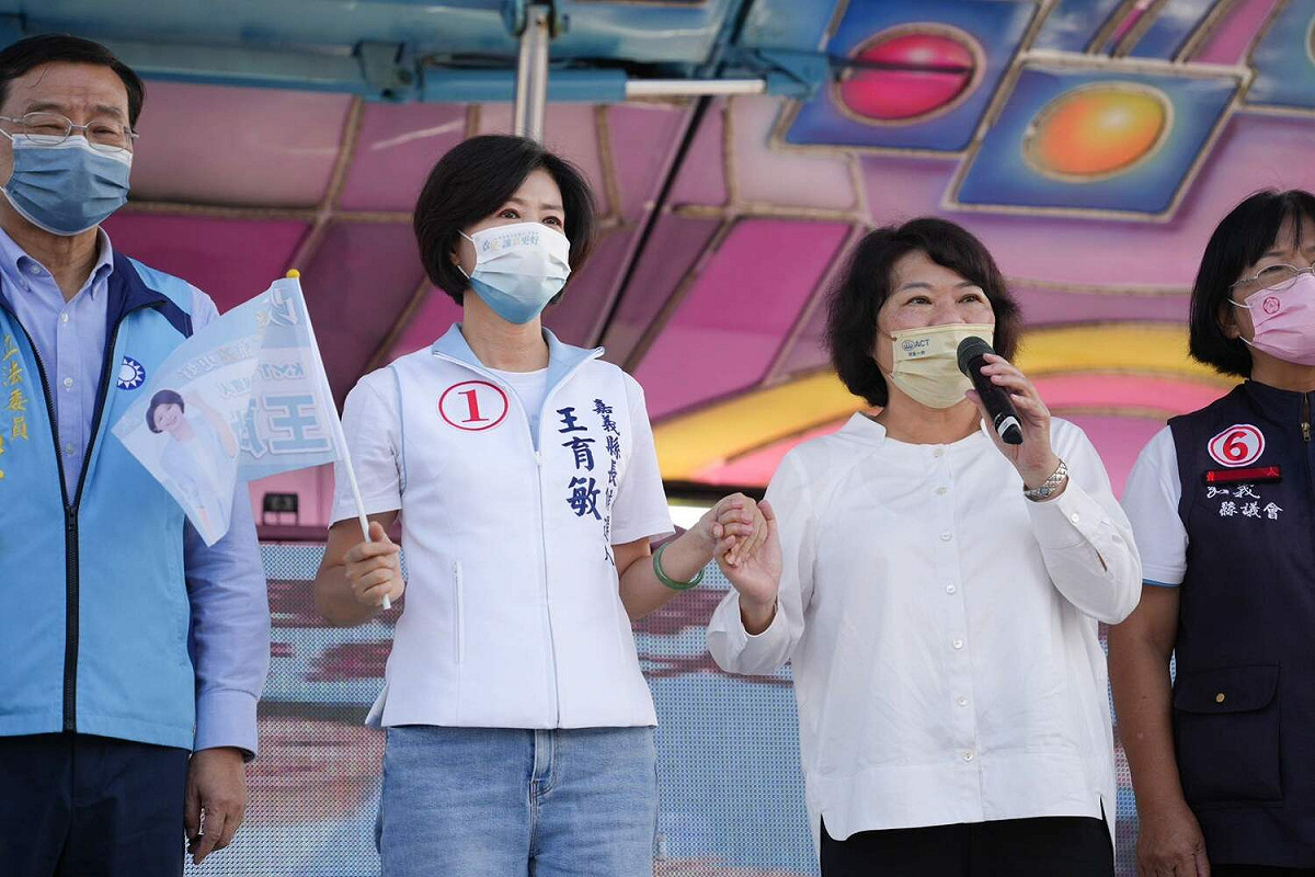 嘉義市長黃敏惠現身王育敏造勢場合助講。 圖：王育敏競選團隊/提供