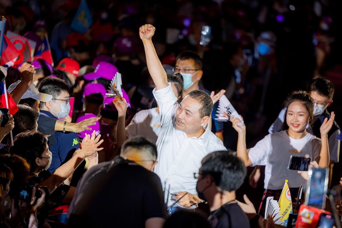 侯友宜於造勢大會上一席「用選票守護中華民國，贏回台灣未來」被視為有「劍指藍營新共主」的氣勢。 圖：擷自侯友宜臉書