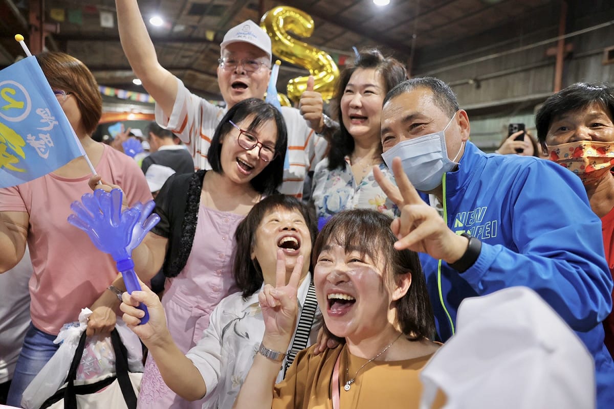 侯友宜致詞時也回憶起兒少歲月，都是靠著父親經營豬肉攤養活全家，「回到這裡，彷彿回到家，大家在乎的事情，就是我最關心、最要做的事！」 圖：侯選辦提供