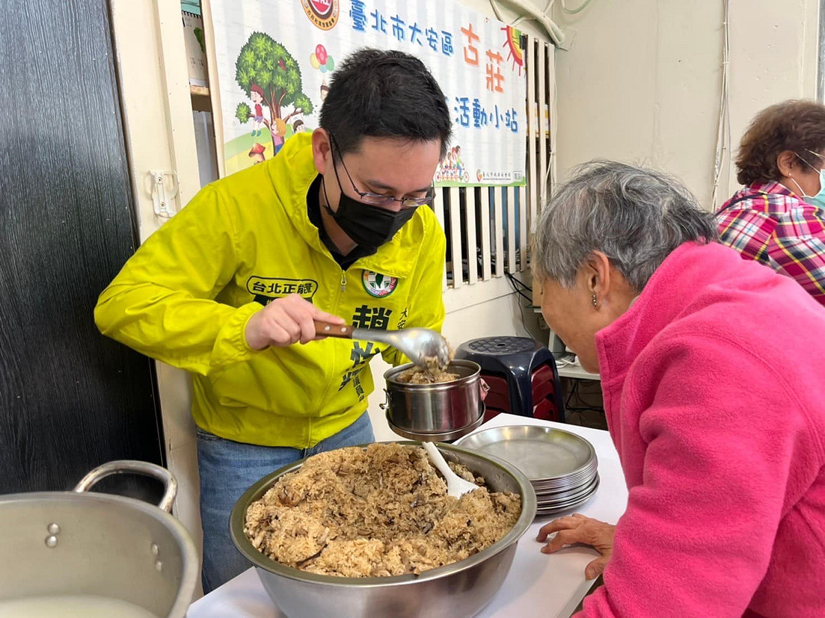 民進黨台北市大安文山區議員候選人、「口譯哥」趙怡翔。 圖：翻攝自趙怡翔臉書