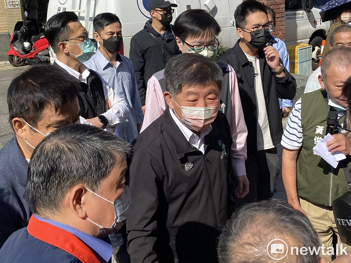 民進黨台北市長候選人陳時中赴永樂市場掃街。 圖：周煊惠 / 攝