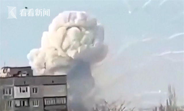 大爆炸發生在梅利托波爾北部的一個住宅區，衝擊波震碎了隔壁房屋 4 層樓的窗戶。（圖為爆炸意示圖） 圖：翻攝自陸網