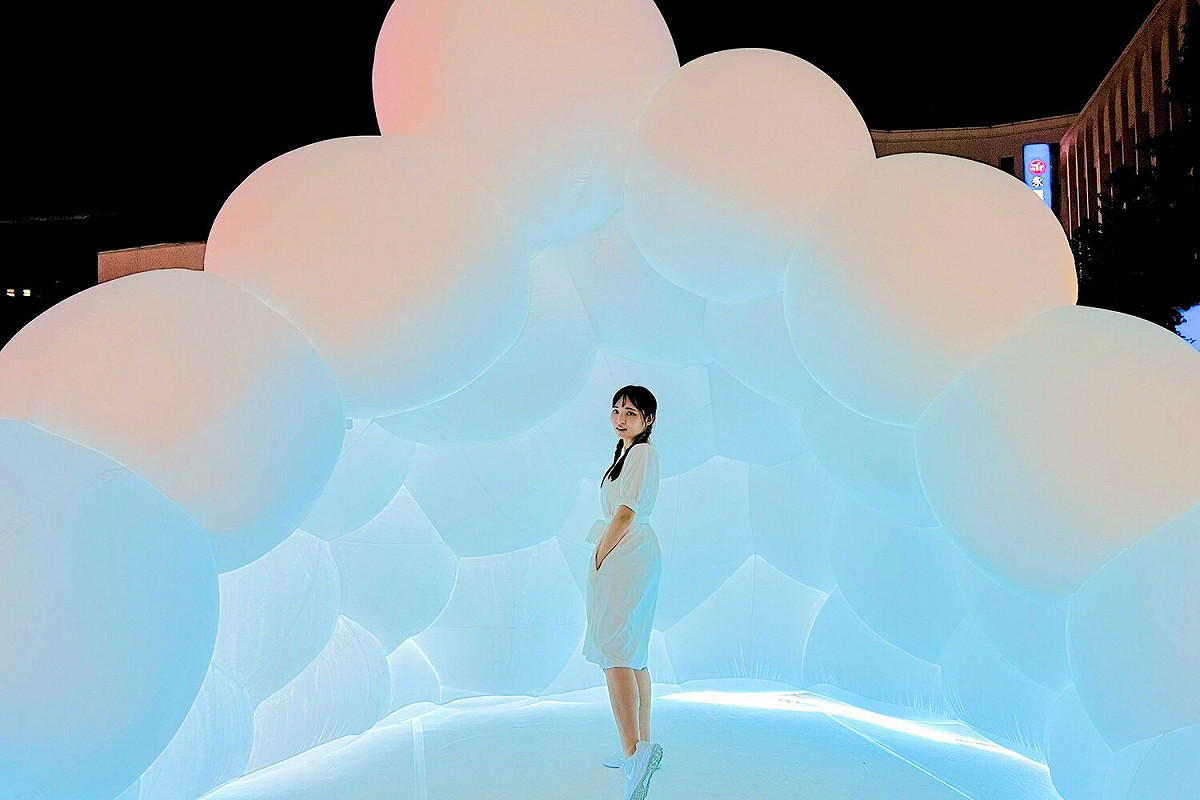 府中燈區的大型裝置一到夜晚就會亮起夢幻的燈光，參與白色派對後千萬別錯過！ 圖：新北市觀旅局/提供