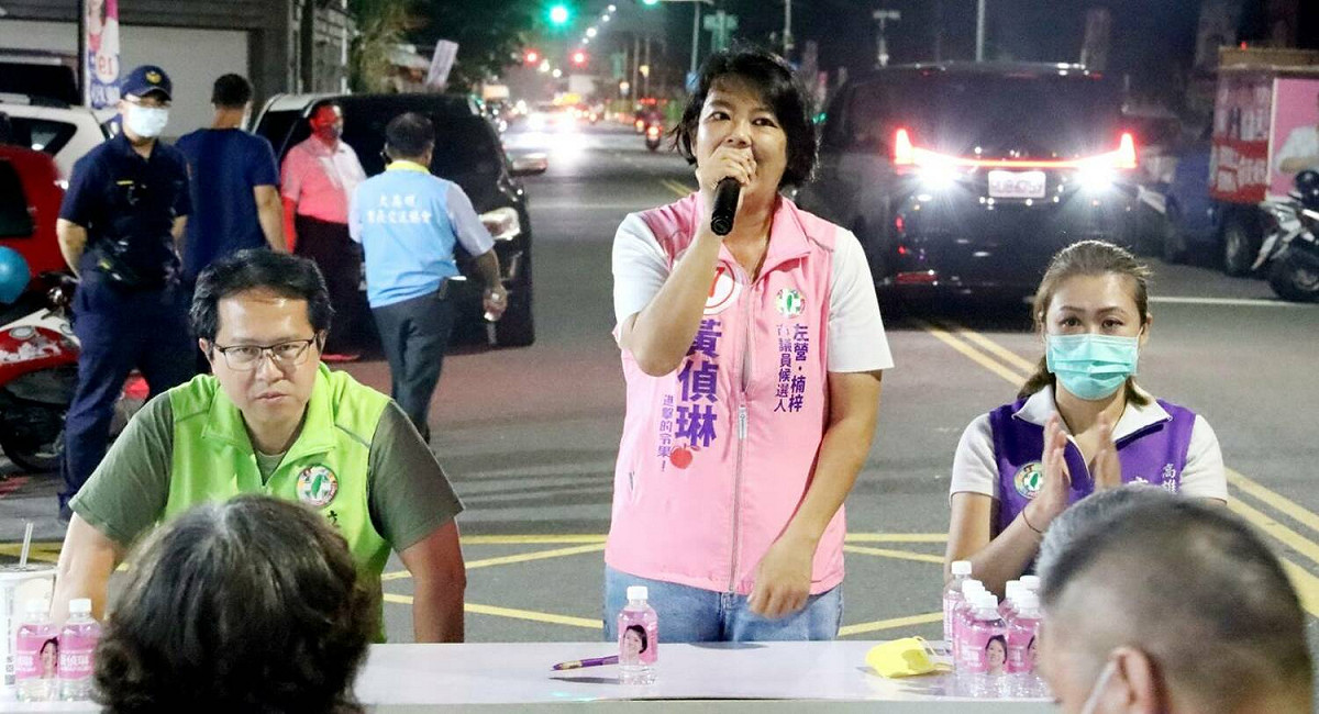 黃偵琳(中)呼籲用選票淘汰唱衰高雄的候選人。 圖:黃偵琳競總提供