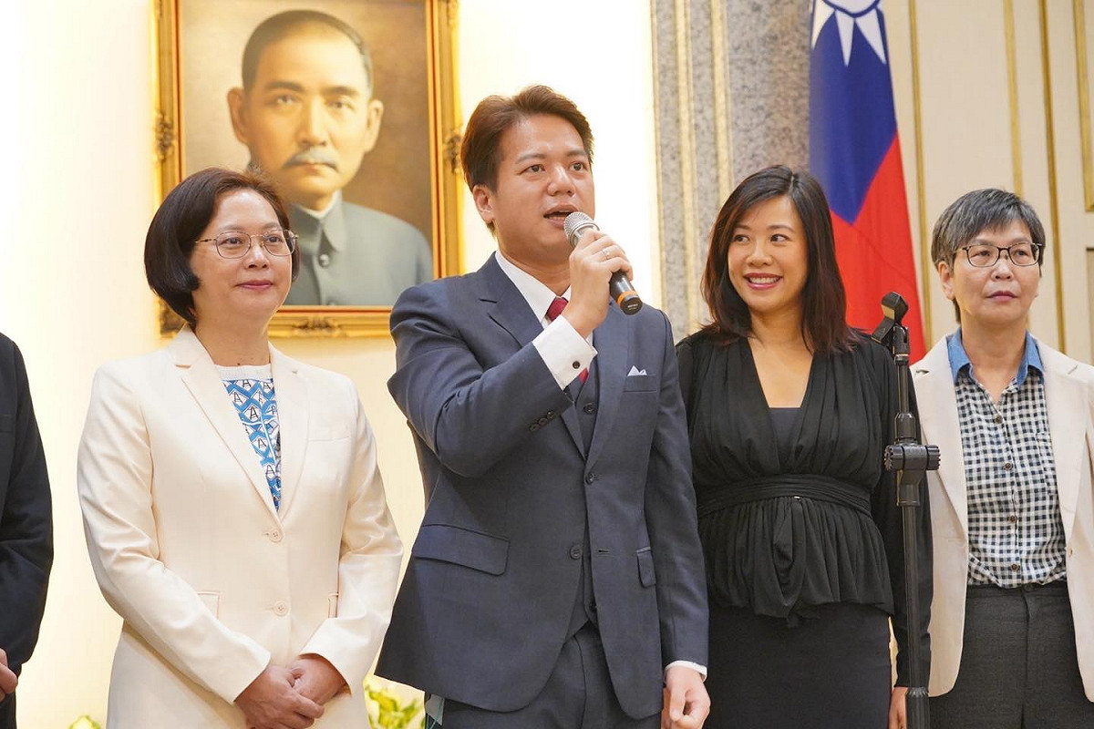 民眾黨立委賴香伶（左起）、邱臣遠、吳欣盈與前不分區立委蔡壁如等人，也受高虹安案之累，捲入是非。 圖：翻攝自邱臣遠臉書