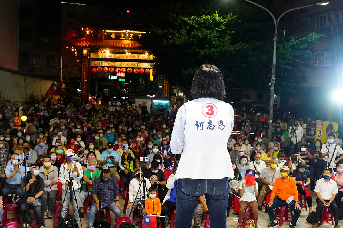 柯志恩廟口開講吸引滿滿人潮。 圖：柯志恩競辦提供