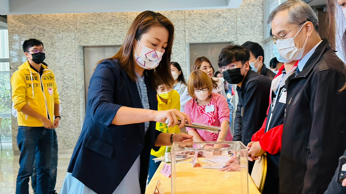 新北市選舉委員會今(16)日舉辦第四屆市議員選舉電視政見發表會。 圖：劉美芳辦公室提供