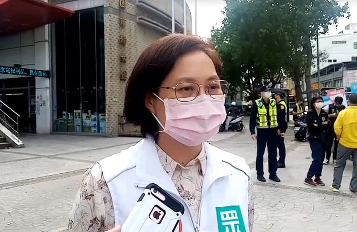 賴香伶表示，國會的助理本來是多樣式的專業，不需要用「詐領」二字模糊所有專業助理的努力。 圖：林昀真 / 翻攝（資料照）