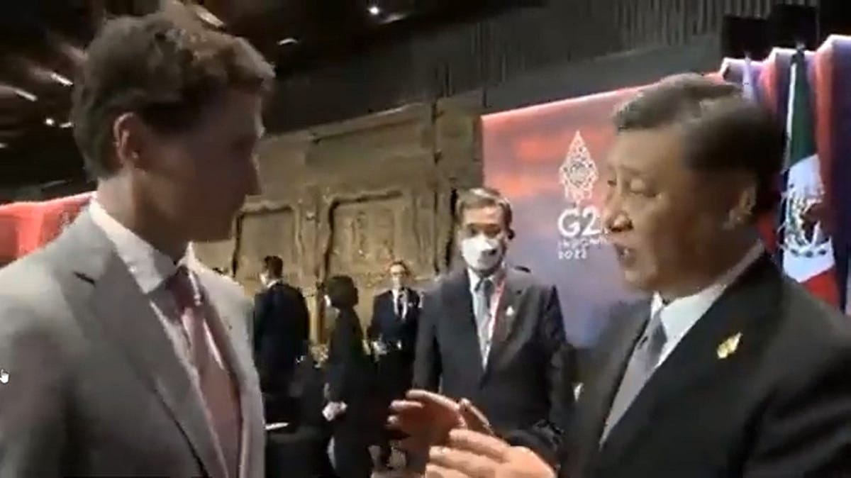 習近平(右)氣噗噗當面指責杜魯道將峰會中兩人的談話內容公開給媒體「不合適啊。」 圖：翻攝自推特