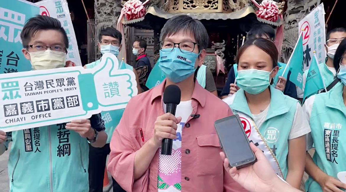民眾黨前立委蔡壁如（中）雖然已離開立法院，仍然為該黨奮力輔選，四處奔波。 圖：翻攝自蔡壁如臉書