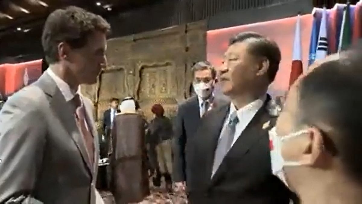 習近平被拍到氣噗噗當面向杜魯道抱怨不應將私人談話外流的畫面。 圖：翻攝推特