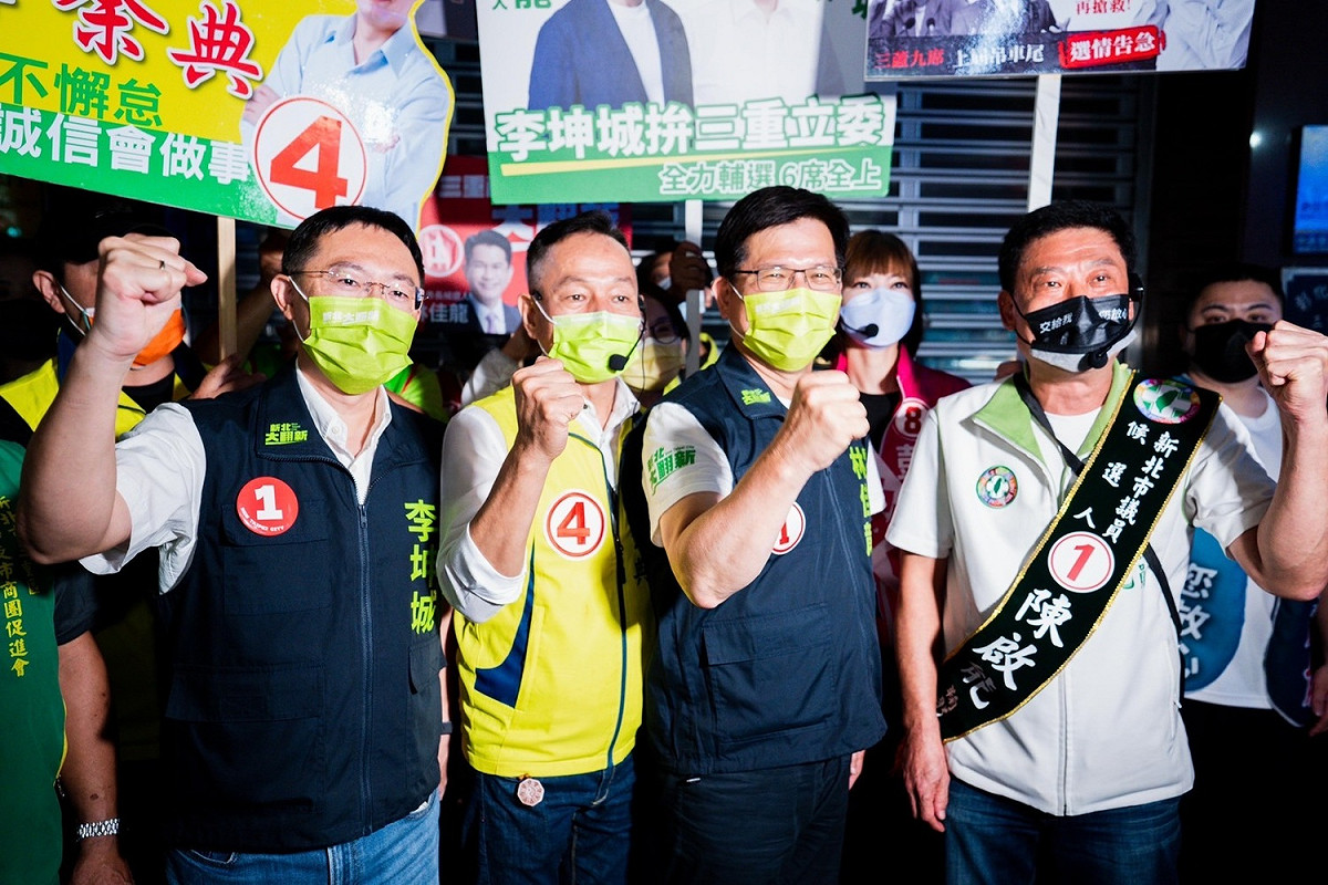林佳龍今(17)日晚間前往三重區三和夜市掃街拜票。 圖：林競辦提供