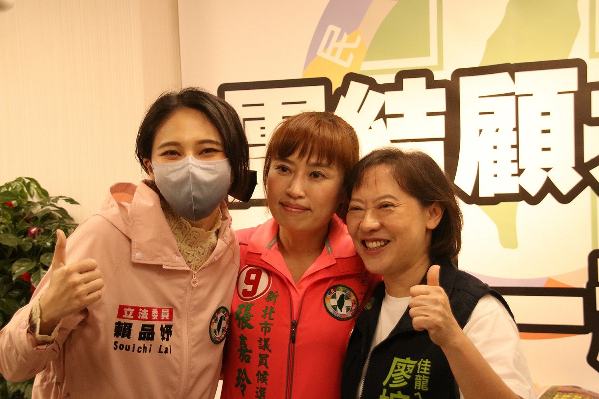 張嘉玲表示，林佳龍特別請太太廖婉如來關心，賴品妤也從北海岸前來給她溫暖，她感動到掉下眼淚！ 圖：張嘉玲競選辦公室提供