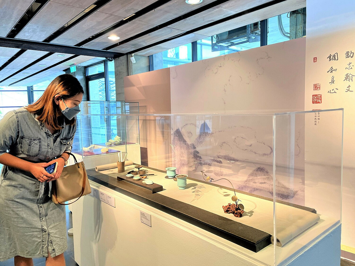 陶博館推出「案上風景—陶藝遇見了香」，展出由「陶藝」與「金工」藝術家跨域演繹兼具美感與實用的用香器具，為用香文化譜出一頁優美樂章。 圖：鶯歌陶瓷博物館提供