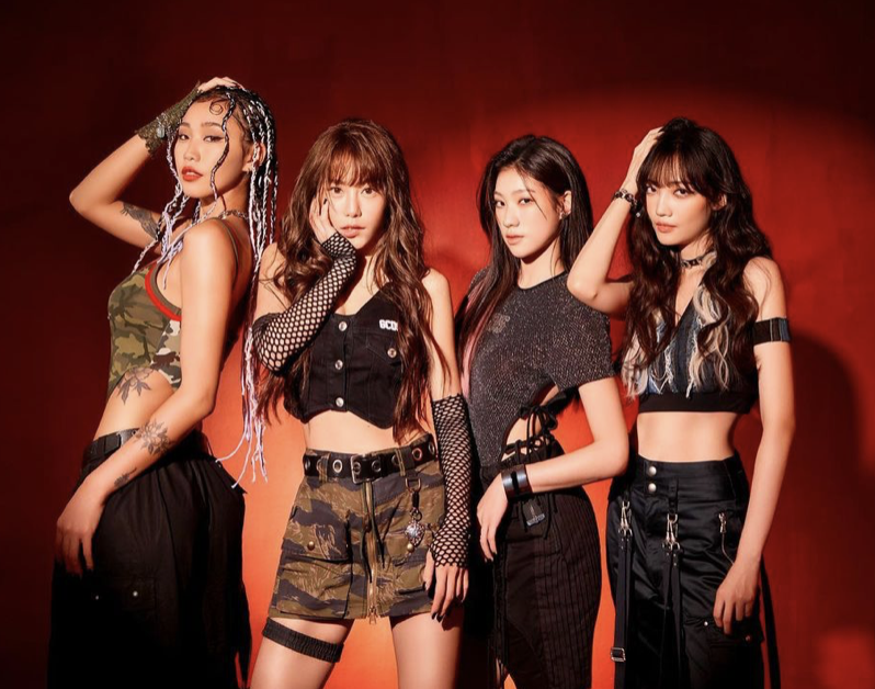 「啦啦隊女神」梓梓攜手3位成員組團，推出新單曲〈Sexy Beast〉。 圖：翻攝自夢想家啦啦隊IG
