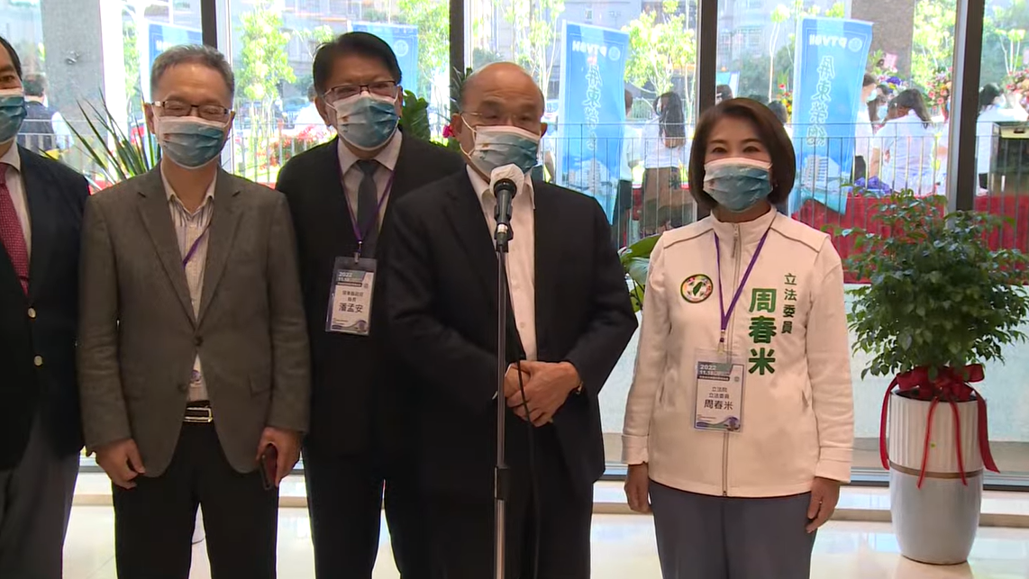 行政院長蘇貞昌今（18）日上午遠赴屏東縣，出席「屏東榮民總醫院開幕典禮」前受訪。 圖：擷自直播畫面