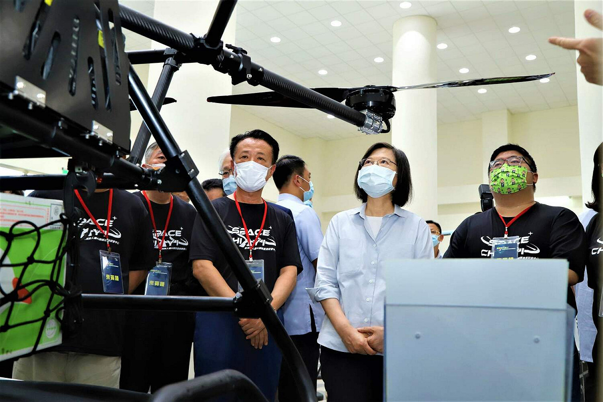 翁章梁強調，縣府追求進步的腳步從來沒有停下來，包括無人機國家隊成軍。 圖：嘉義縣政府/提供（資料照）