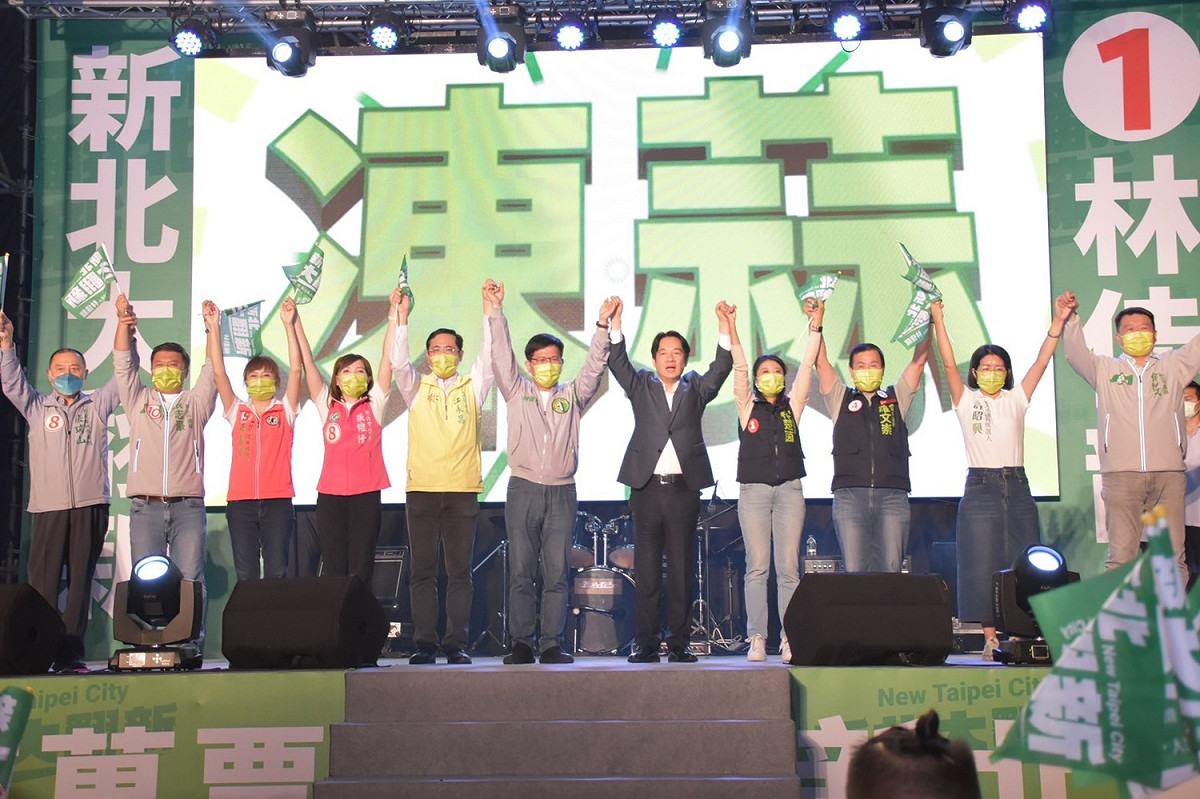 副總統賴清德、立委江永昌、立委林楚茵及民進黨新北市黨部主委何博文一同助陣，推薦林佳龍及三位中和區民進黨市議員候選人張維倩、張嘉玲、張志豪，以及兩位永和區市議員候選人羅文崇、許昭興。 圖：江永昌辦公室提供