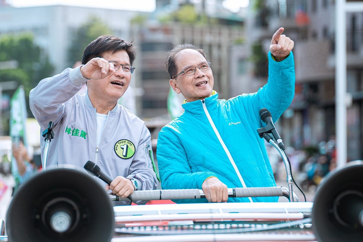 選前黃金周，林佳龍今天首度與立法院長游錫堃合體進行車隊掃街。 圖：林佳龍競辦提供