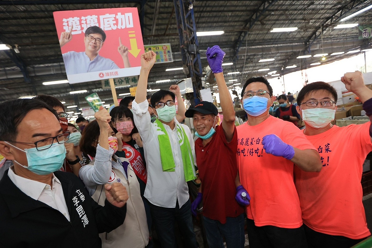 陳其邁(中)認為真正的大咖是市民。 圖：陳其邁競總提供
