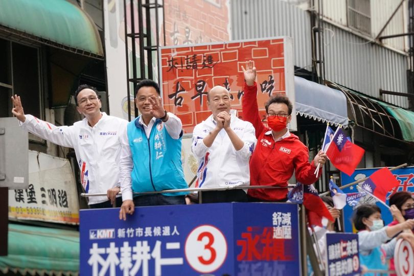 林耕仁下午在國民黨主席朱立倫、前高雄市長韓國瑜和立委鄭正鈐陪同下展開車隊掃街。 圖：擷自鄭正鈐臉書