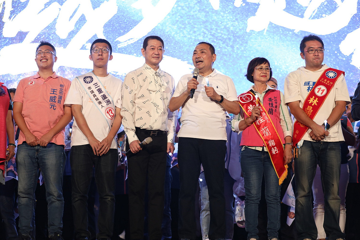 侯友宜今晚在三重舉辦大造勢，呼籲所有人1126支持4名議員候選人與侯友宜。 圖：侯友宜選辦提供