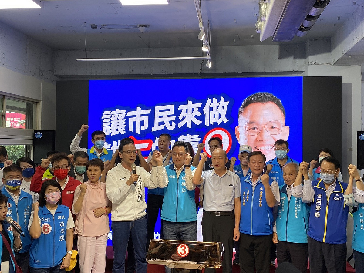 韓國瑜、朱立倫和林耕仁堅定新竹正藍軍要大團結，破除藍白合謠言。 圖:翻攝自林耕仁臉書
