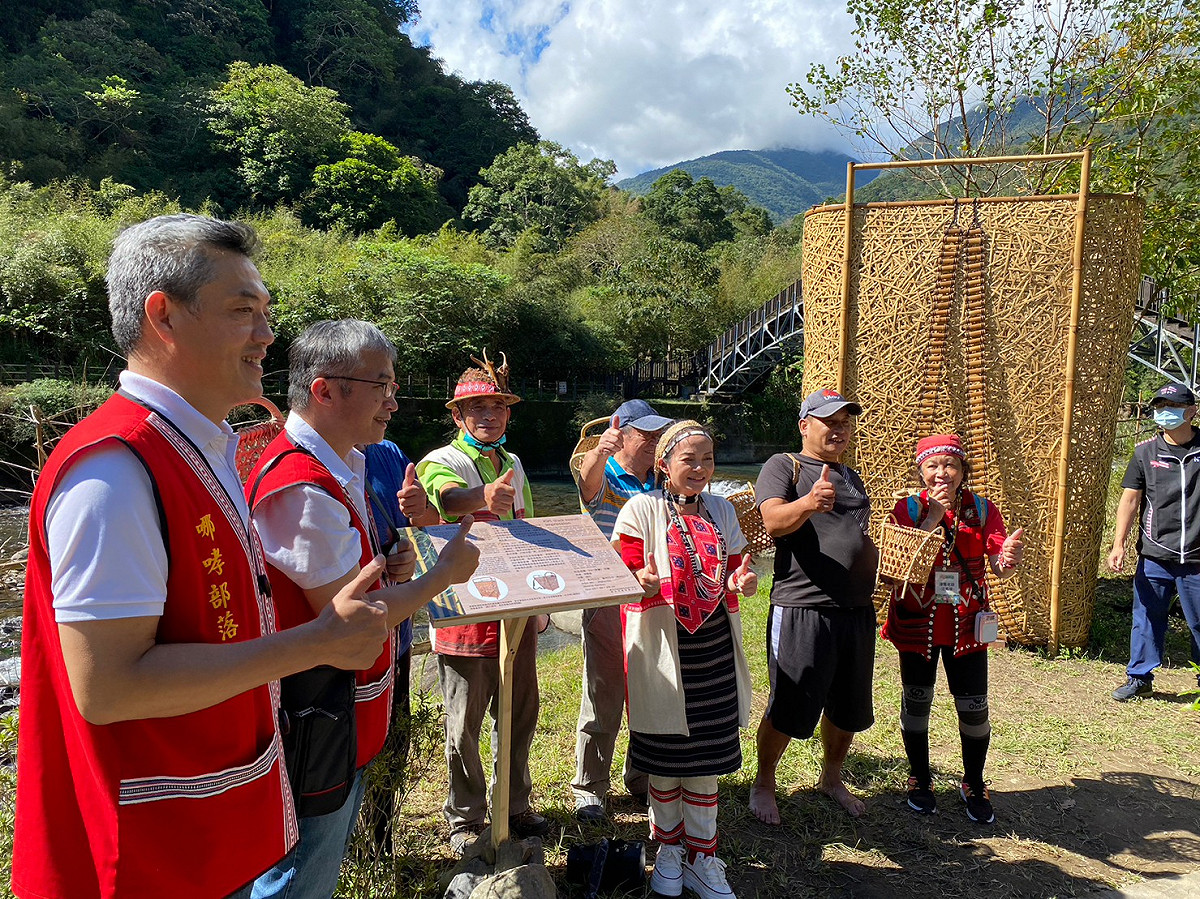 「Kiri（背簍）．印象」揭牌儀式於德拉楠蝴蝶公園圓滿成功。 圖：新北市原民局提供