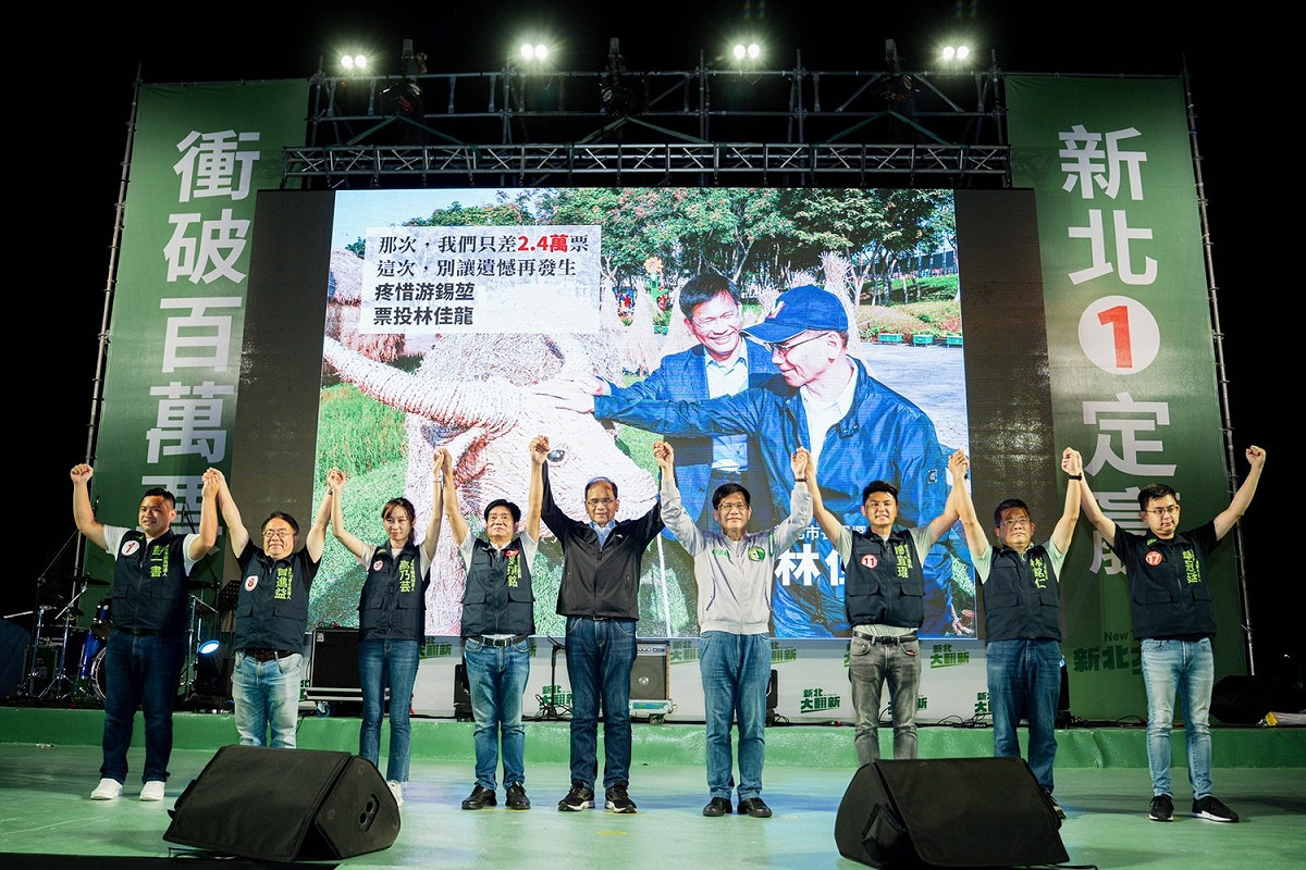 林佳龍今(19)日晚間在土城假日藝術廣場舉辦造勢晚會，包括立法院長游錫堃、立法委員余天、吳琪銘、在地議員林銘仁、廖宜琨、議員候選人卓冠廷、高乃芸、曾進益、彭一書陸續上台助講 圖：林競辦提供