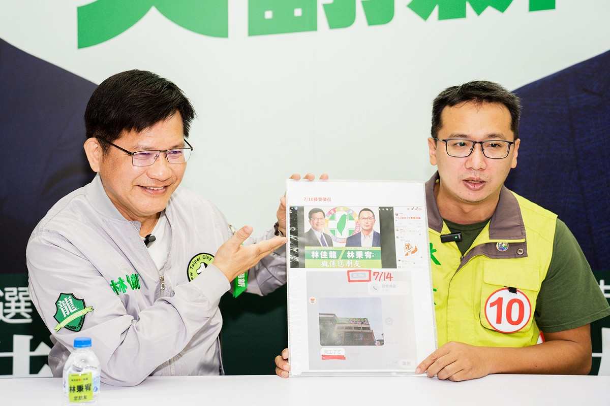 林佳龍在議員候選人林秉宥邀請下，到新莊聯合競選總部進行直播，暢談雲林子弟到北部打拚的心情，並就政策交換意見。 圖：林佳龍競辦提供