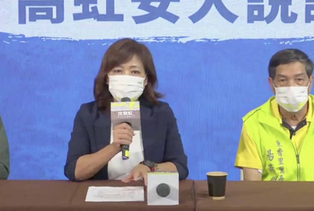 沈慧虹召開記者會，控高虹安造勢場三大荒謬錯誤，質疑「民眾黨連支持者都要找人頭」？不少里長聽到名字被冒用覺得莫名其妙，不滿受騙。 圖：翻攝自沈慧虹臉書