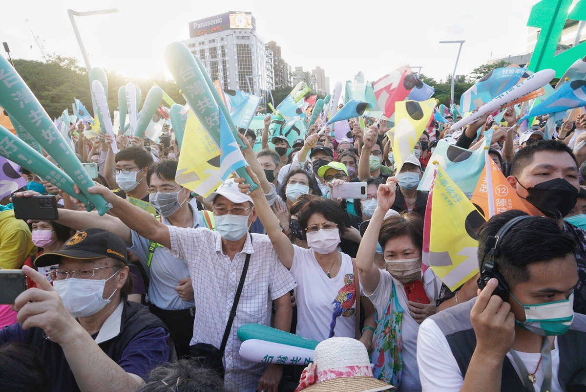 民進黨台北市長候選人陳時中今（20）日舉辦「疼惜台北為愛而走」大遊行 圖:張良一/攝