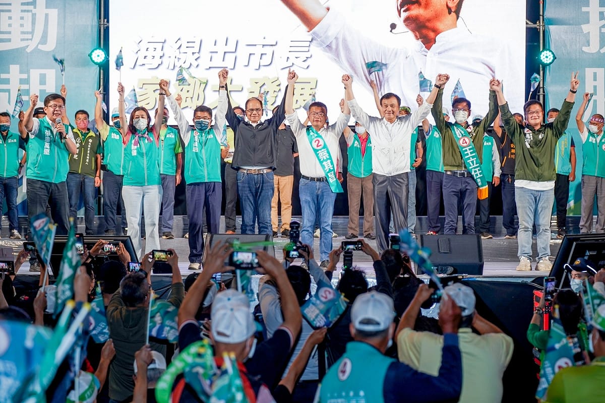 蔡其昌在故鄉清水大造勢，超過萬人到場相挺。 蔡其昌競選總部/提供