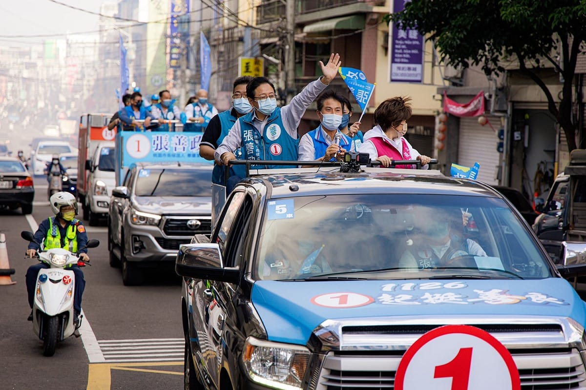 張善政表示，選前一周將透過車隊掃街走遍全桃園市，用最有效且最貼近基層的方式跟選民接觸。 圖：張善政競辦／提供
