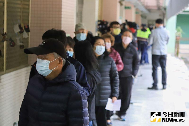 依現行「5＋n」規定換算，若今天（21日）才通報確診，將趕不及投票，違者最高恐開罰200萬元。 資料照片／記者葉政勳攝