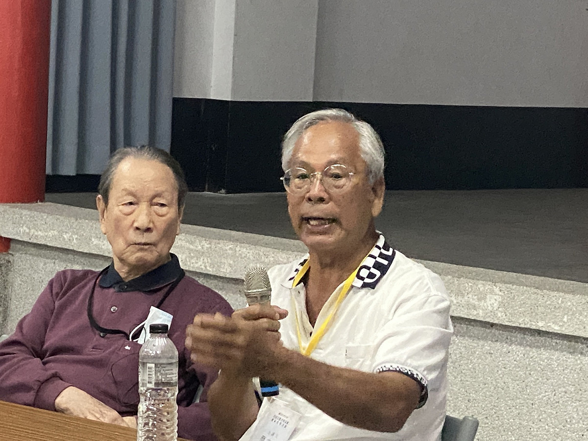 「綠島故人故事」座談由政治受難者彭金木前輩（左）、簡中生前輩（右）分享火燒島往事。 圖：國家人權博館提供
