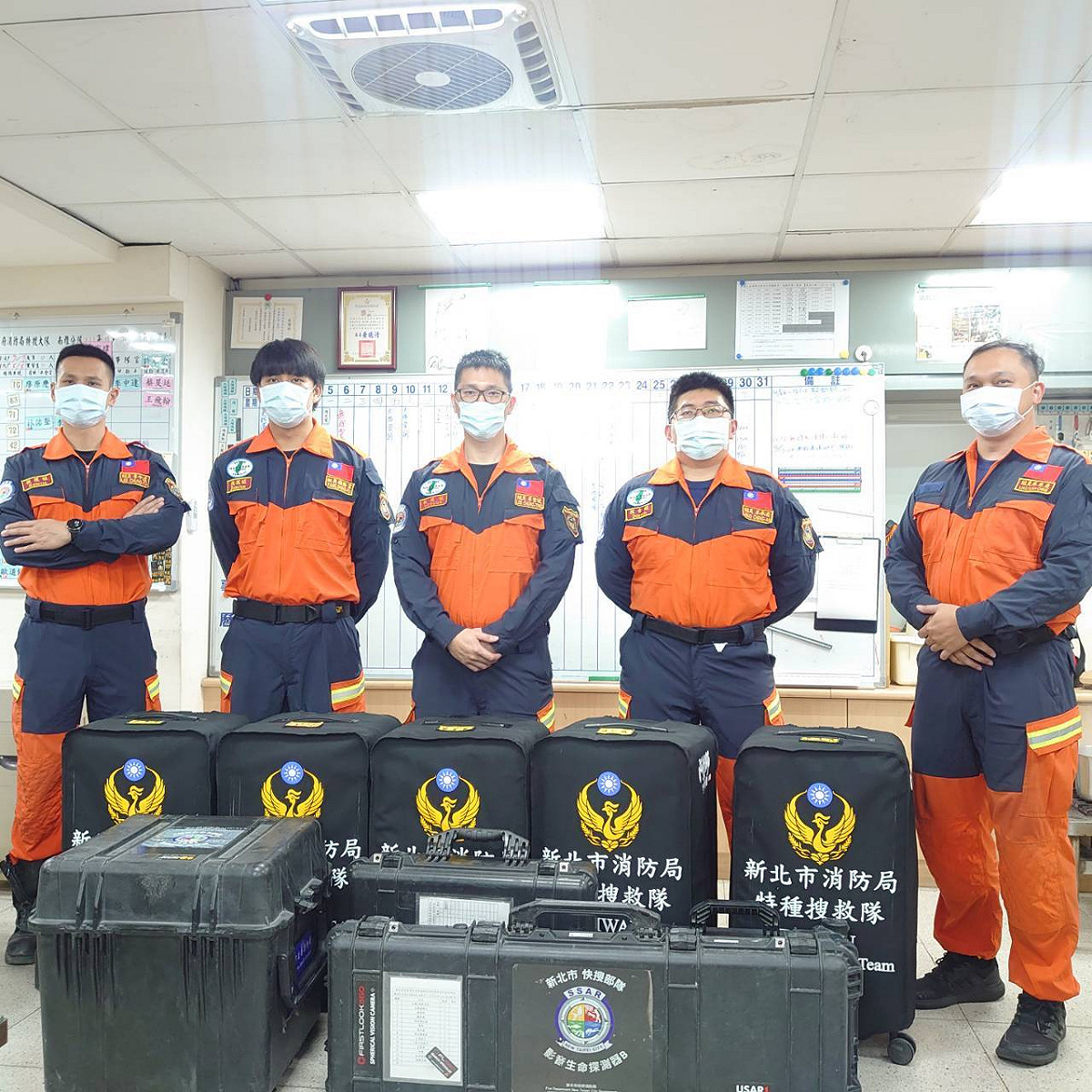 印尼西爪哇省蘇加武眉（Sukabumi）東北方23公里處21日下午1時21分左右，發生規模5.6地震，深度僅10公里淺層地震，新北市消防局立即展開情資蒐集作業。 圖：新北市消防局提供