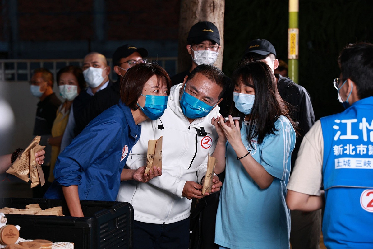 江怡臻指出，這次的選情相當激烈，希望在侯友宜的力挺下，爭取鄉親更堅定的支持，順利連任成功，繼續為市民服務。 圖：江怡臻辦公室提供