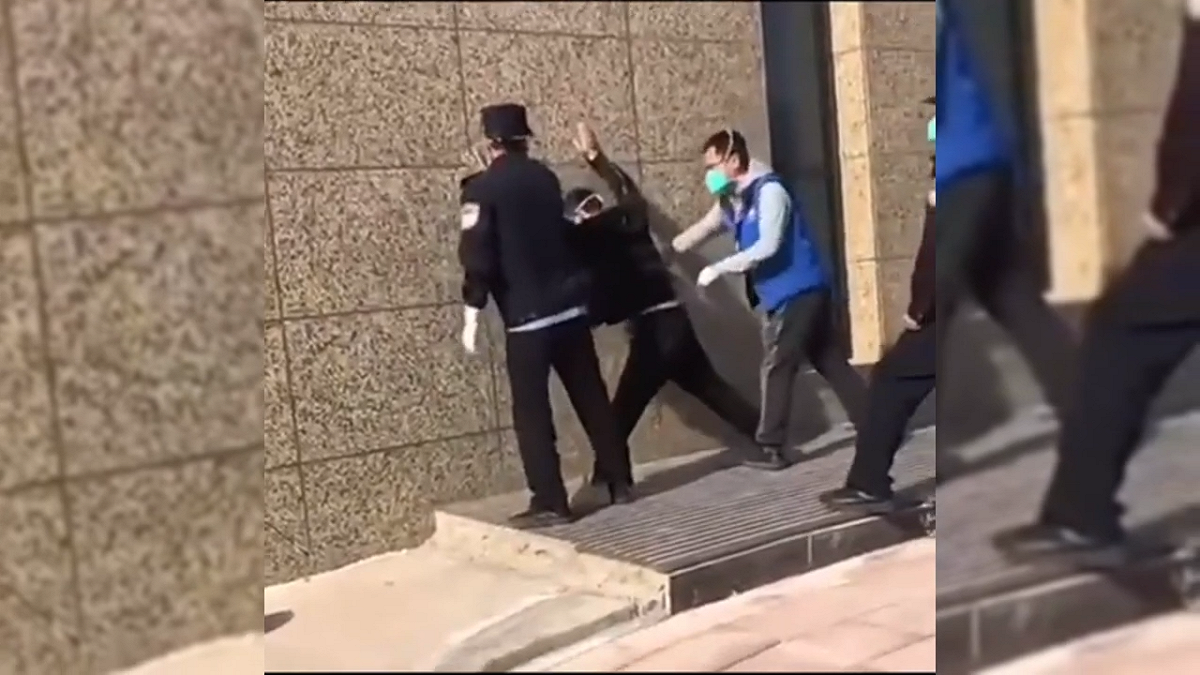 網傳藍馬甲事件在中國網上延燒，各地政府澄清非發生地。 圖：翻攝自網路影片