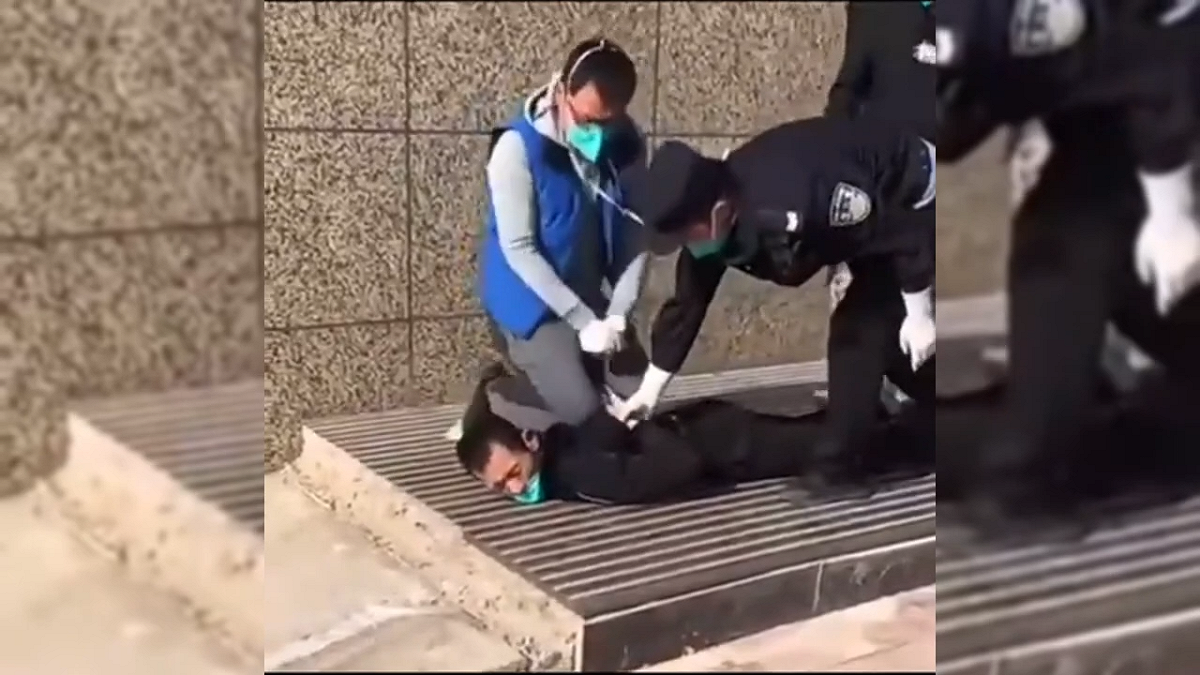 網傳藍馬甲事件在中國網上延燒，各地政府澄清非發生地。 圖：翻攝自網路影片