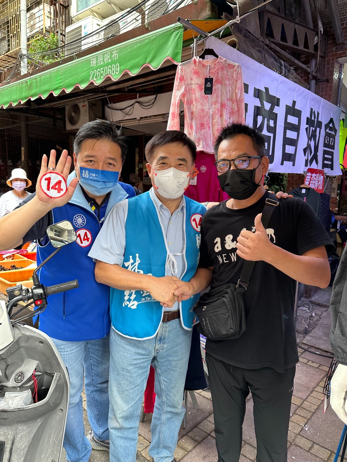 林金結尋求連任，國民黨前副主席郝龍斌陪同市場拜票。 圖：林金結服務處提供