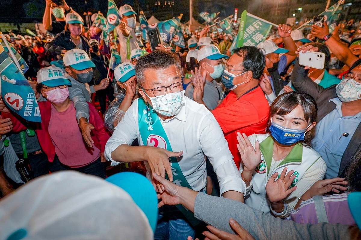 蔡其昌進場時大受歡迎。 蔡其昌競選總部/提供